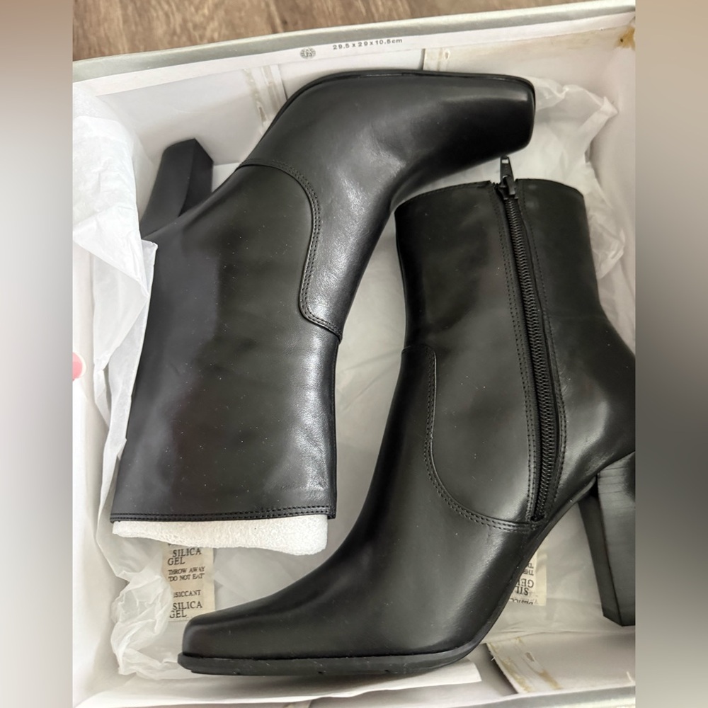 Elegant Black Ankle Boots